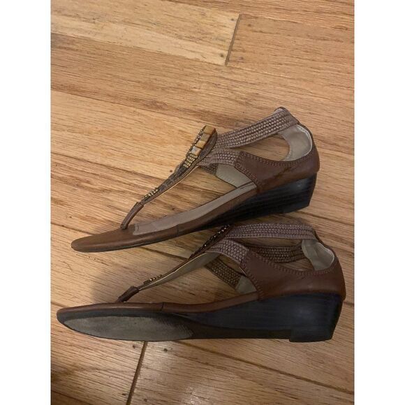 Mia women’s brown beaded Greek slip on open toed low wedge sandal size 6.5 - Picture 7 of 9